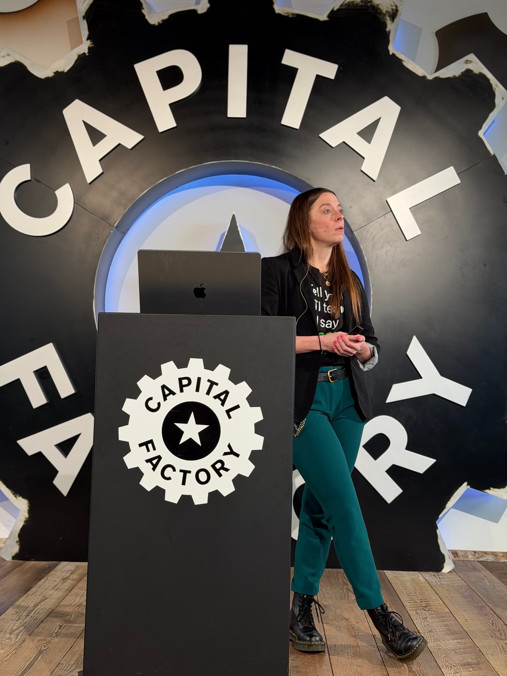 Jen delivering her presentation on AI and CTI.